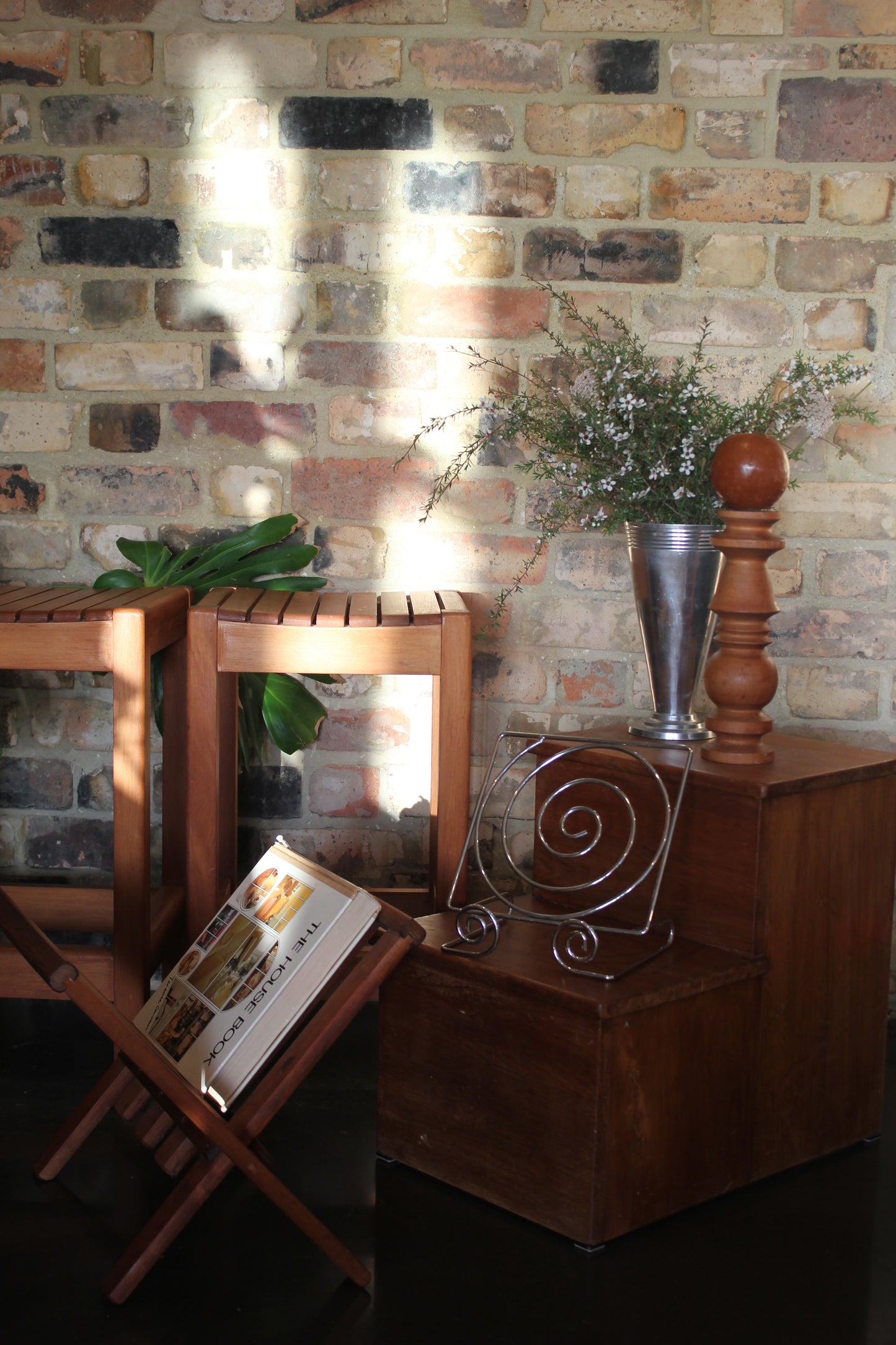 Rimu Book or Mag Stand