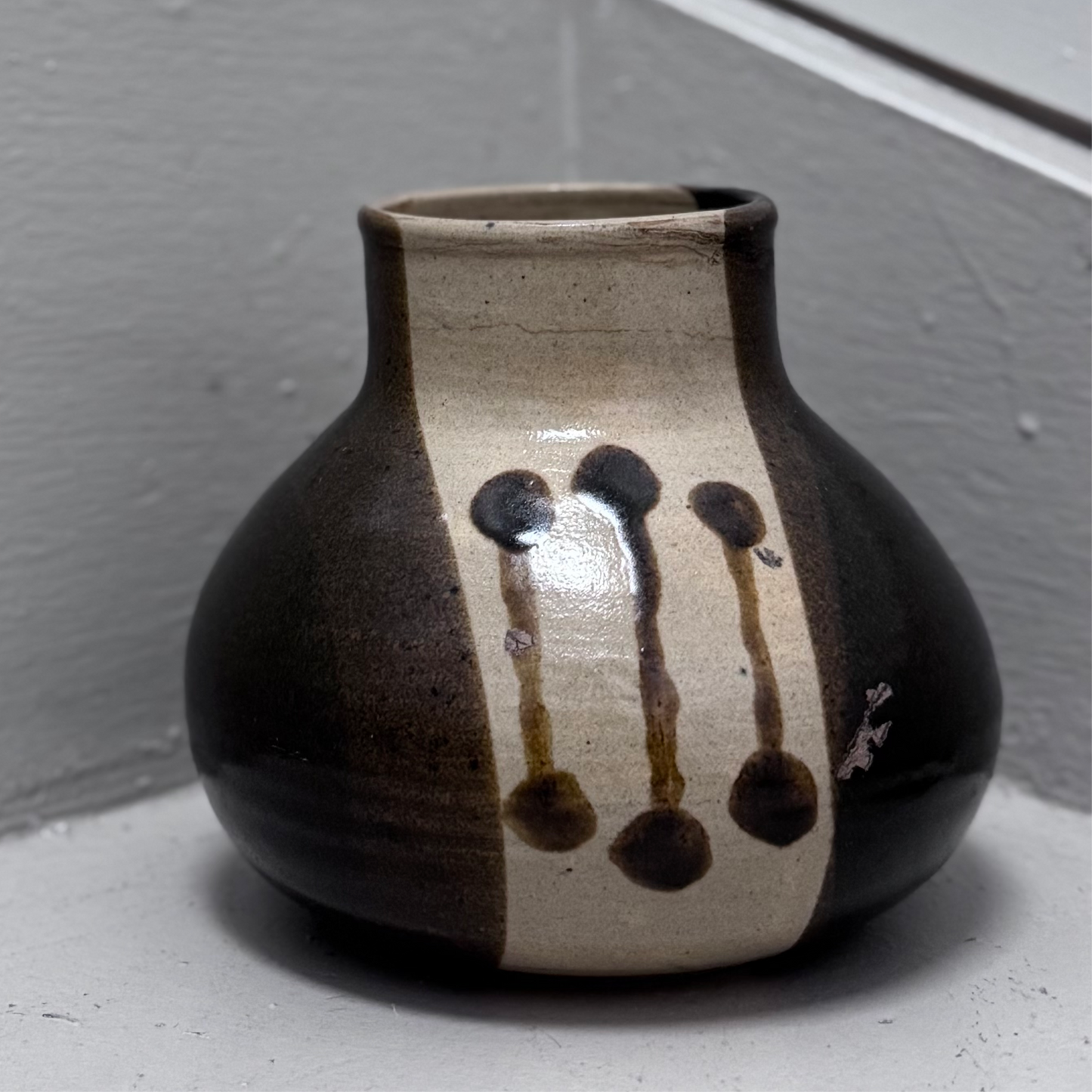 Brown Fluted Vase with white stripe and brown dot pattern
