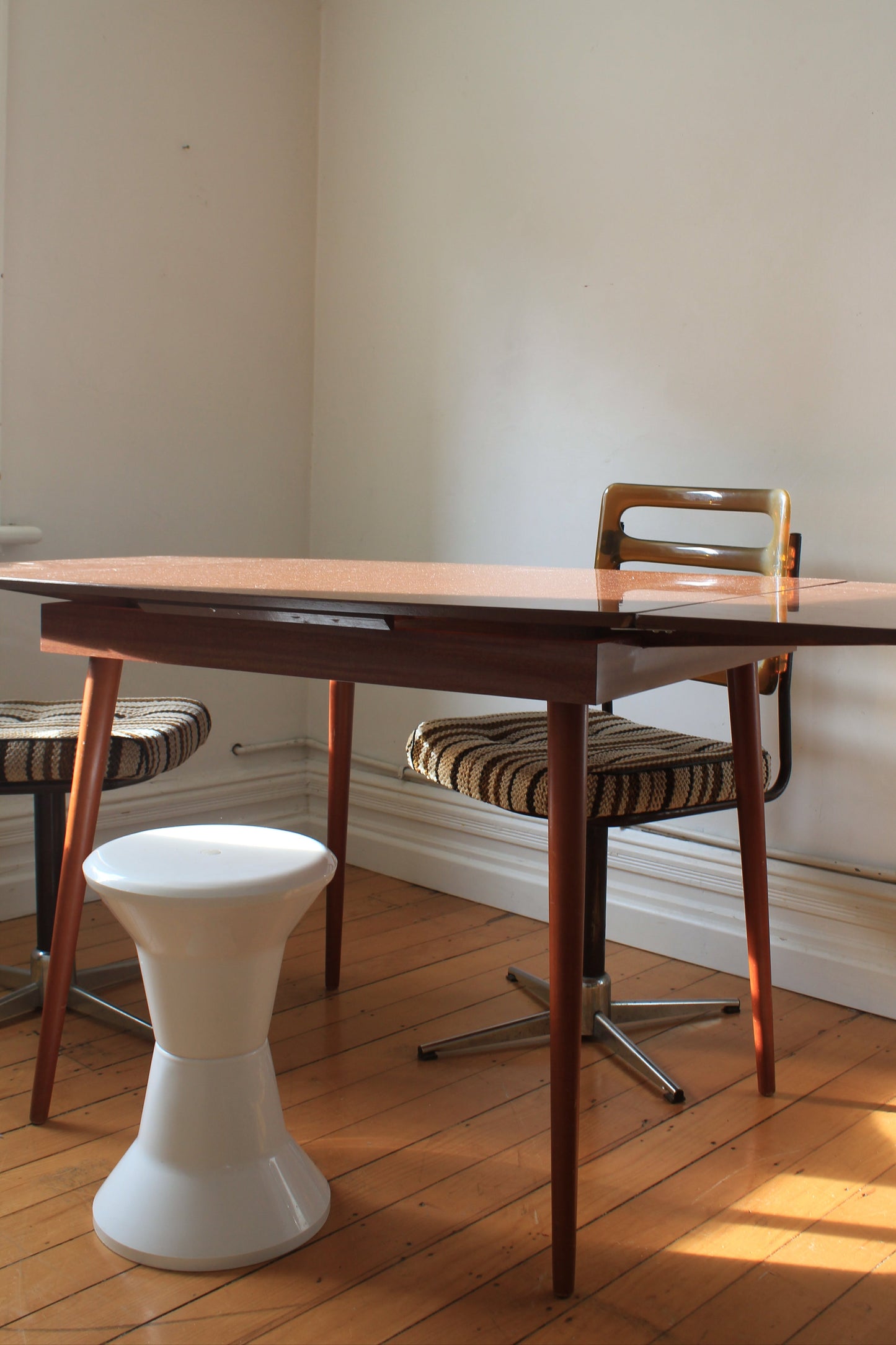 Formica Extendable Table