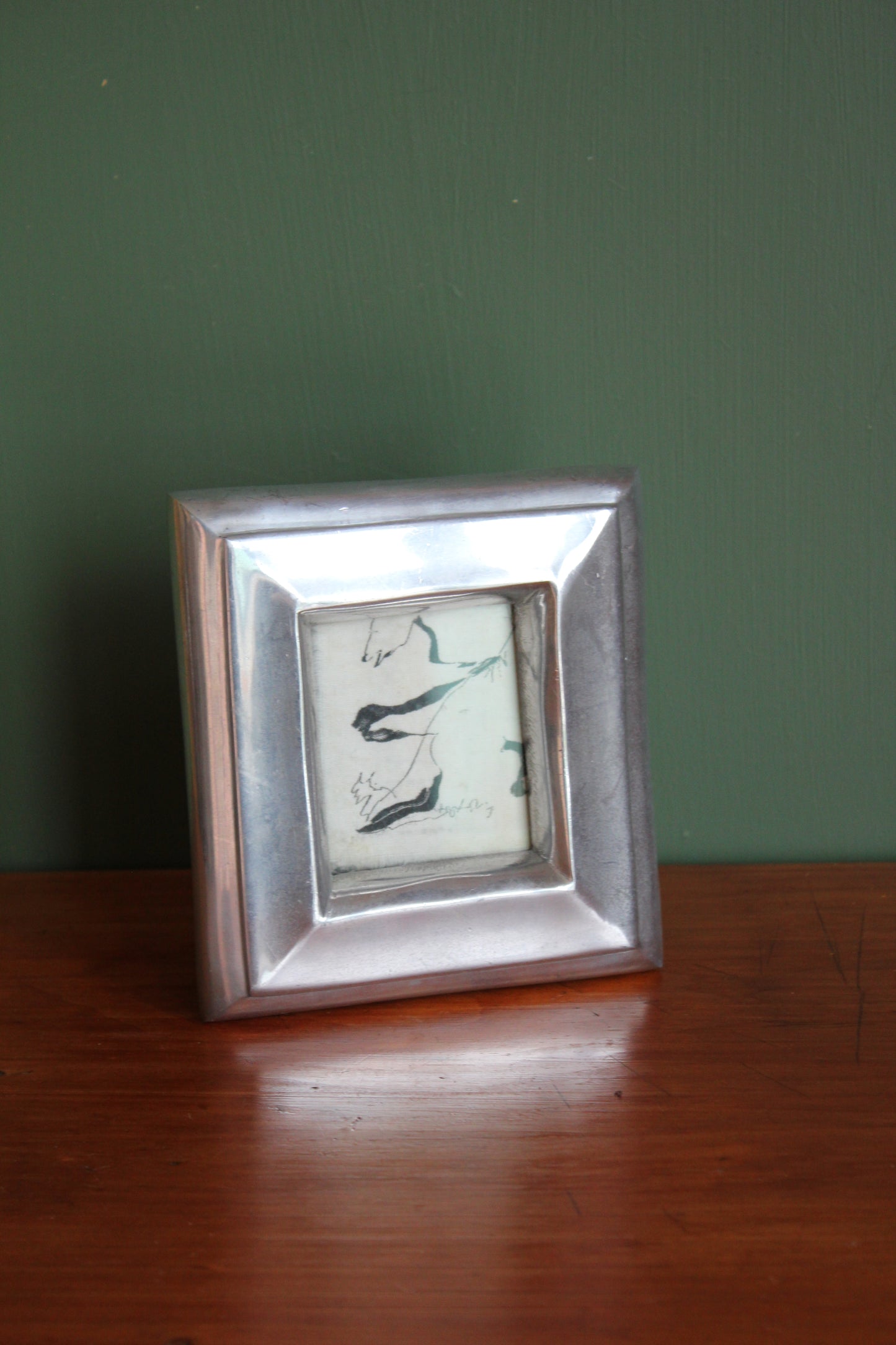 Minimalist Silver Aluminium Glass Frame