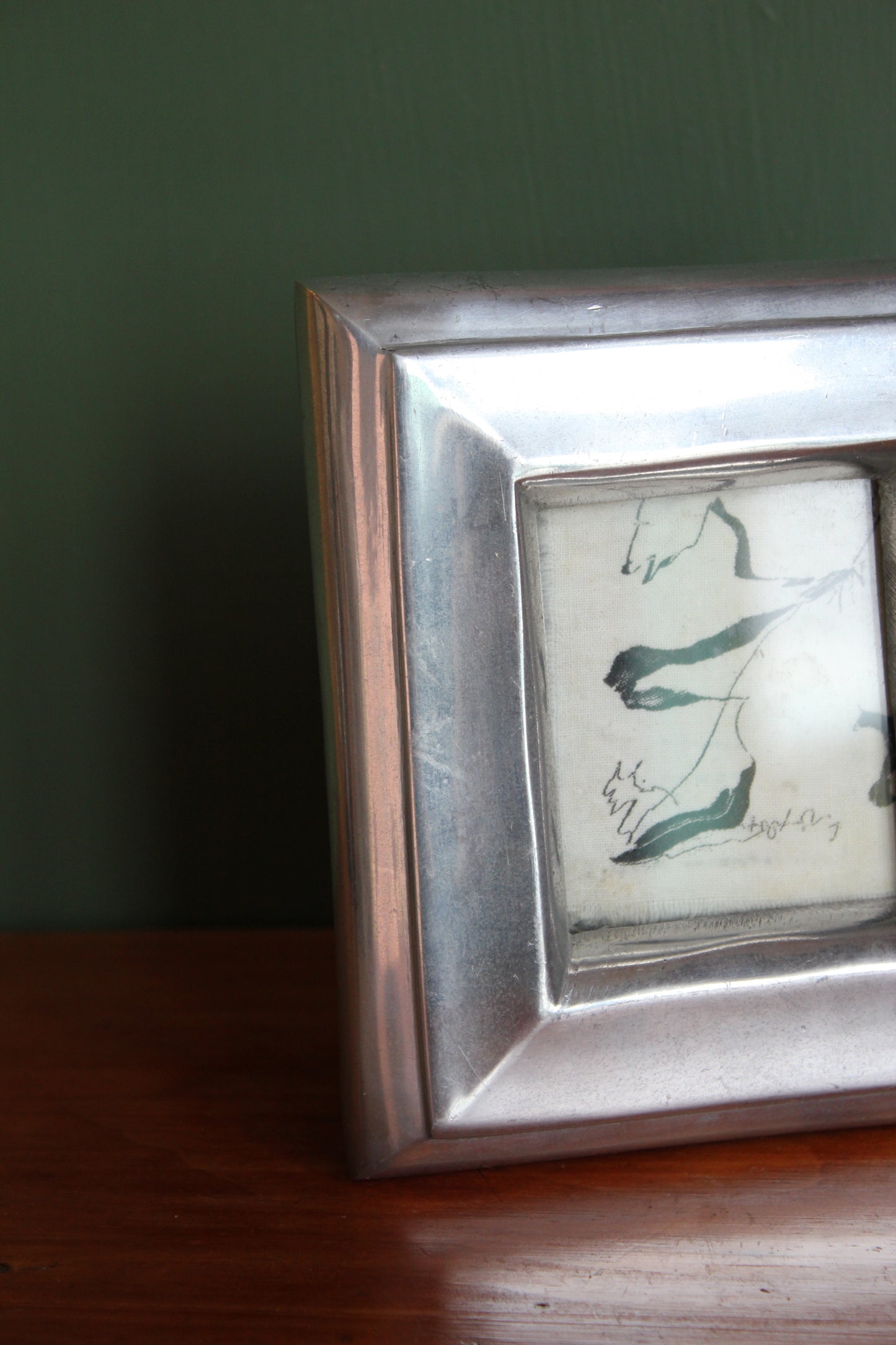 Minimalist Silver Aluminium Glass Frame