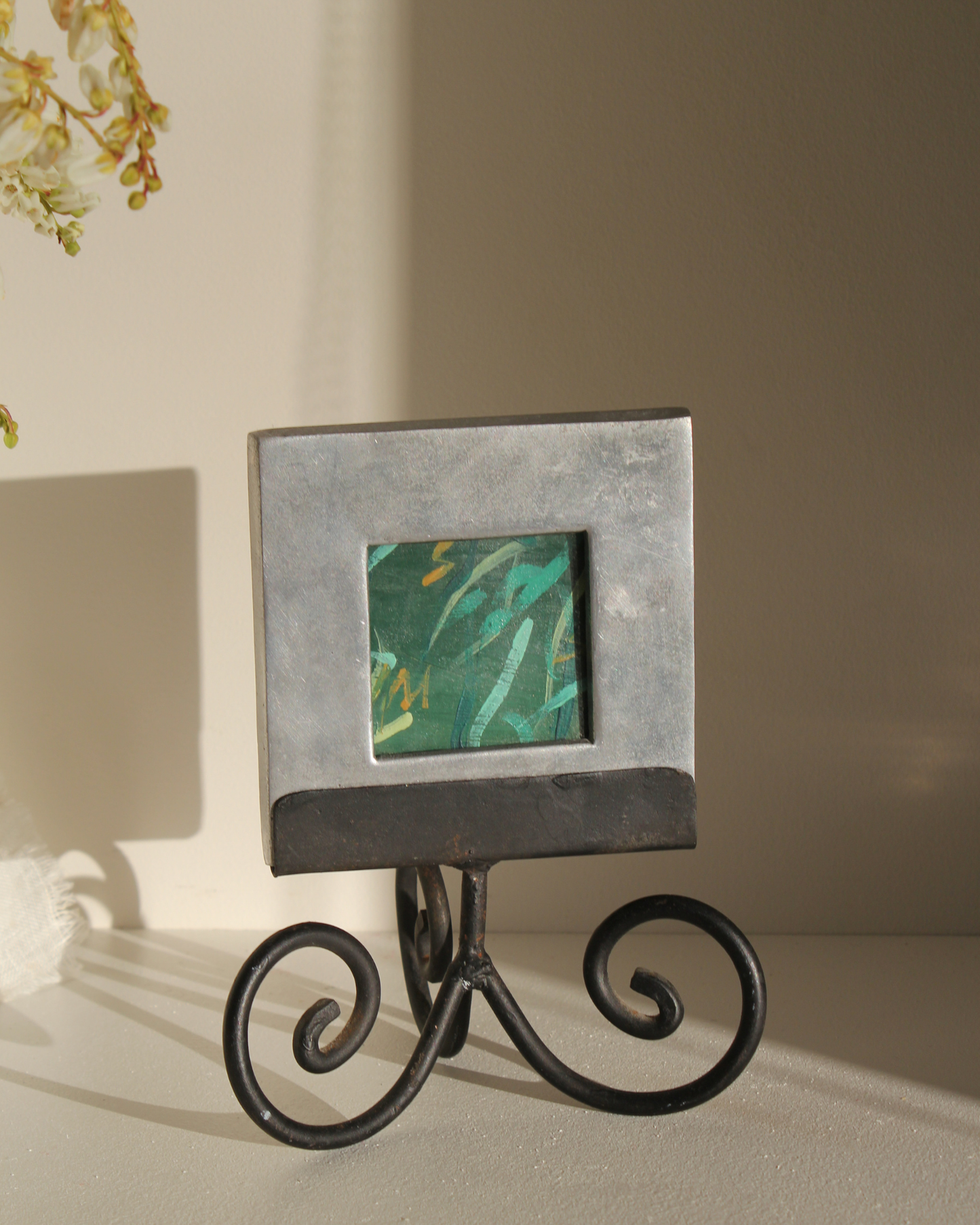 Frame with Swirl Feet