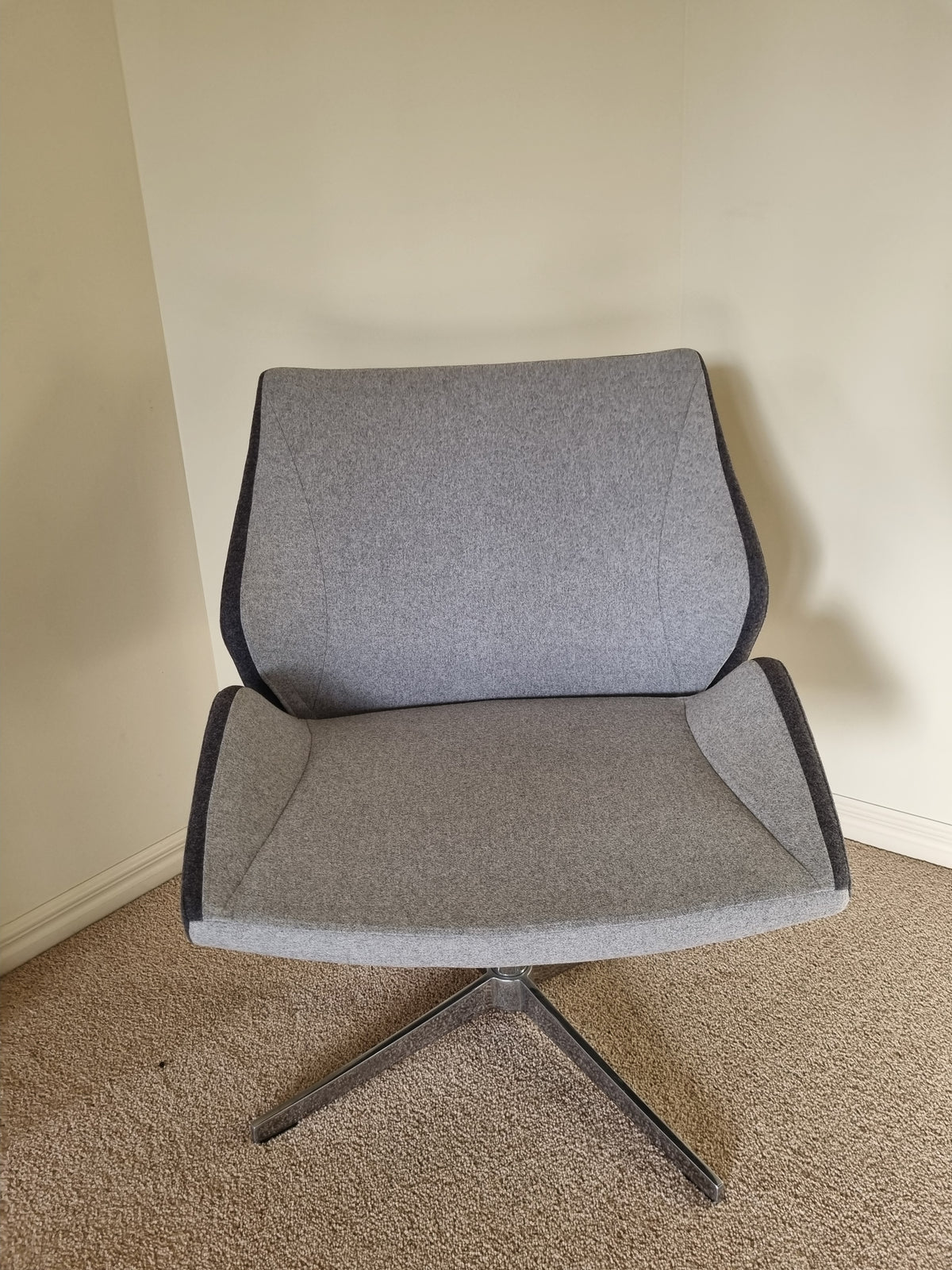 Executive Swivel Lounge Chair | Züco Averio
