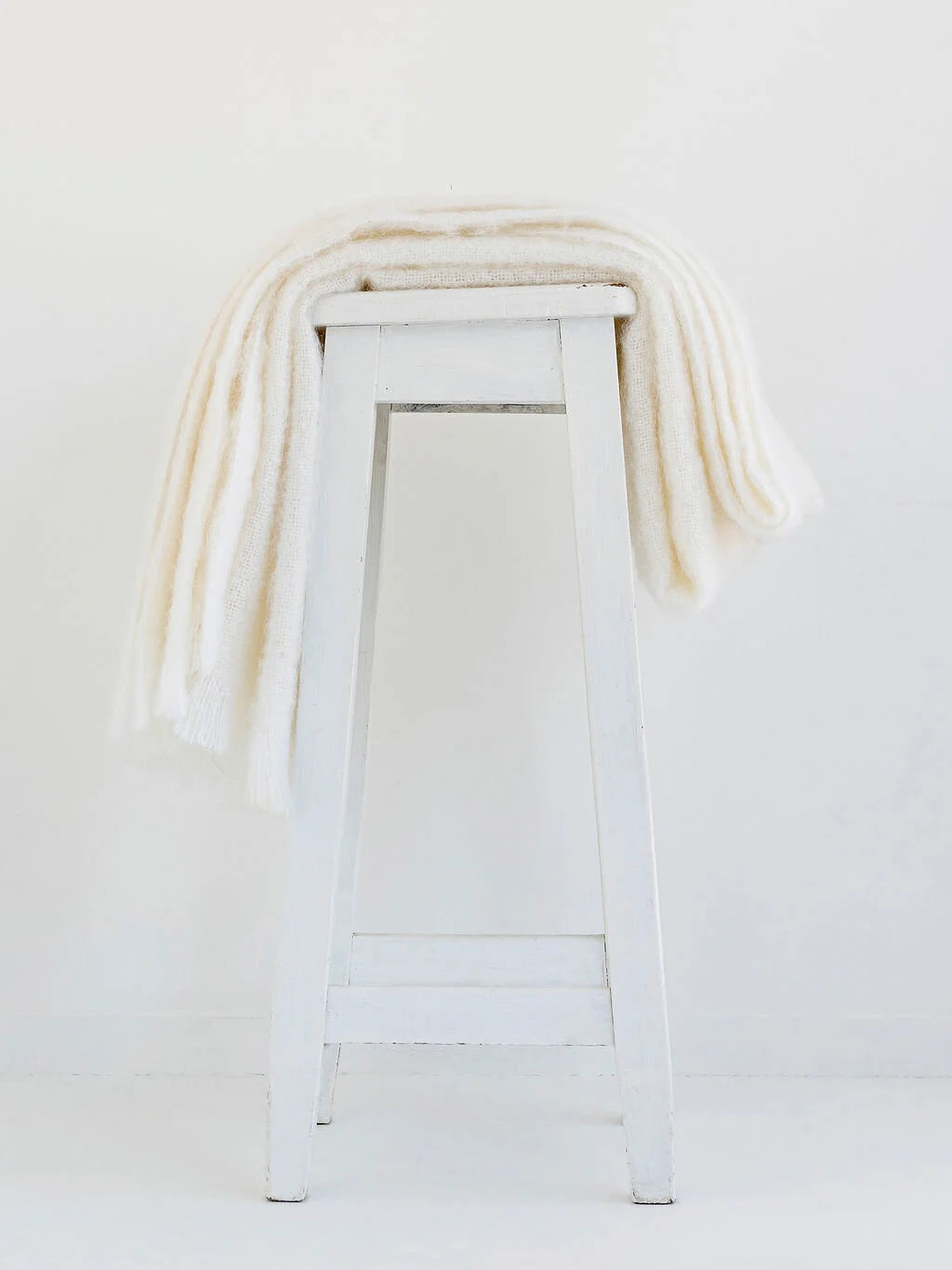 Windermere Mohair Throw / Dove