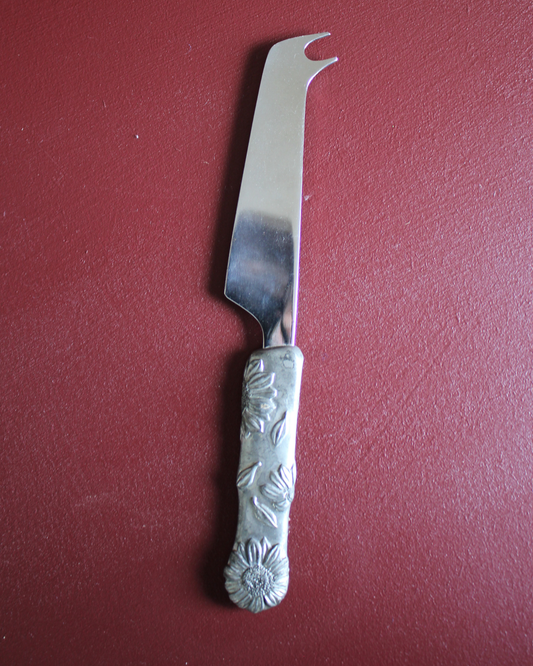 Vintage Daisy Cheese Knife