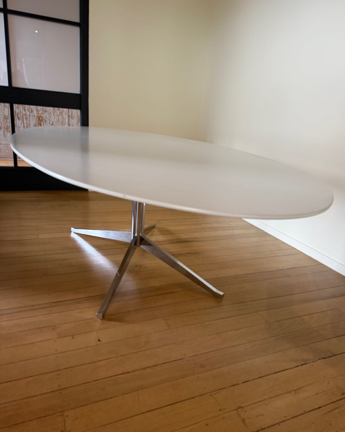 Large Oval Table | Knoll Style