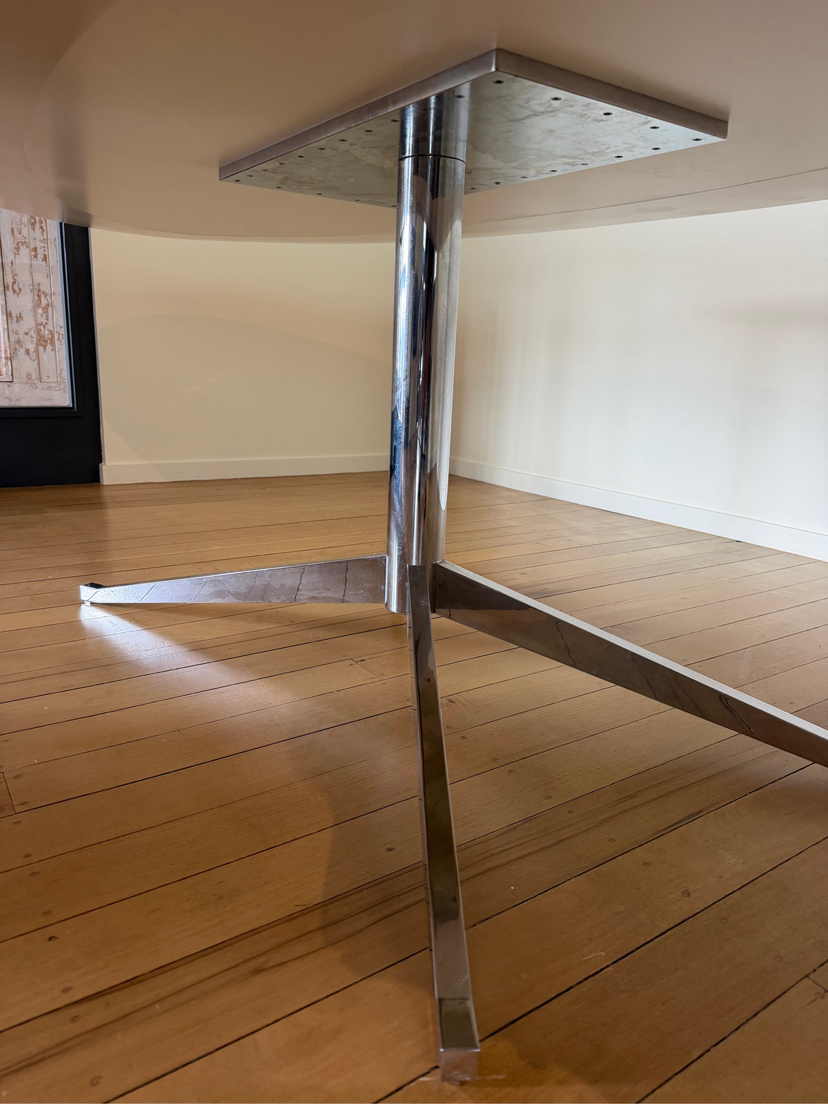 Large Oval Table | Knoll Style