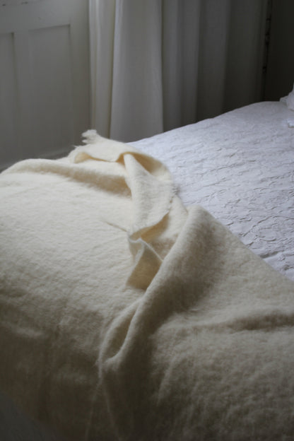 Windermere Mohair Throw / Dove