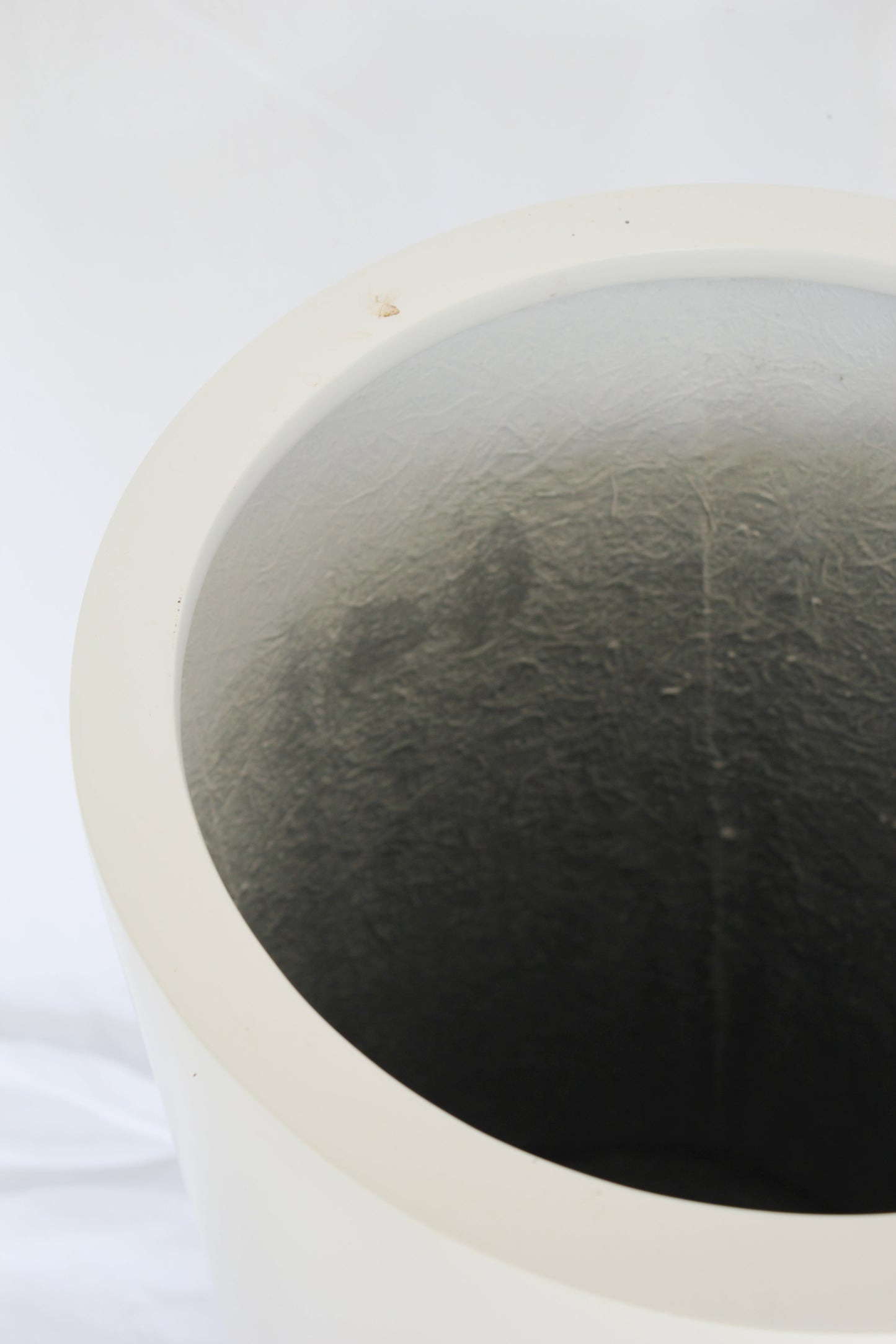 Bianca Cigar Cylinder Pot – Medium