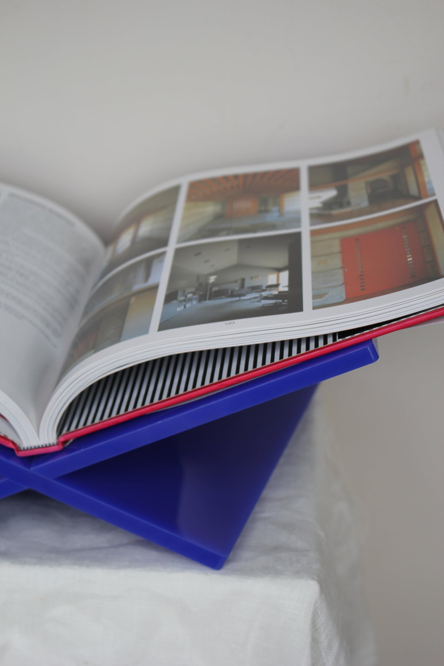 Assouline Bookstand – Blue